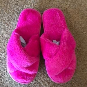 ⭐️ New Fuzzy Slippers ⭐️